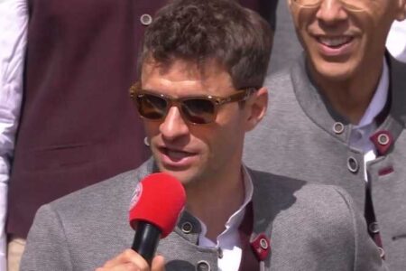 Kane singt und Müller bedankt sich ❤️🤍 Die Highlights der Meisterfeier 2025, Video Screenshot, tags: bayern münchen - youtube